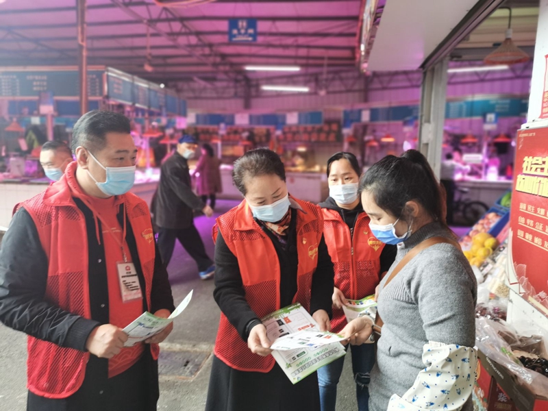 /QJ_028707902484.jpg 開展垃圾分類宣傳活動(dòng)(拍攝:蔣亮).jpg