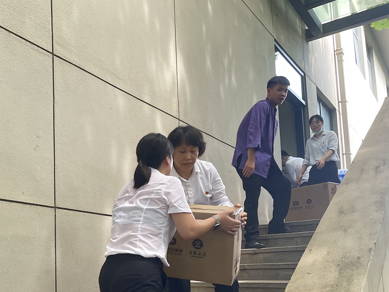 /QJ_230546014600.jpg 上下接力搬送貨品.jpg