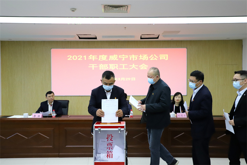 /QJ_938522856830.jpg 與會(huì)人員投放測(cè)評(píng)表(拍攝:柒紅) (2).jpg