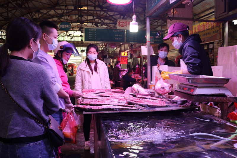 /QJ_633737221336.jpg 水產(chǎn)區(qū)供應充足.jpg