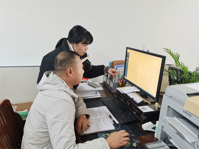 研究分析平臺(tái)搭建數(shù)據(jù)和板塊（陳華萍 攝）.jpg