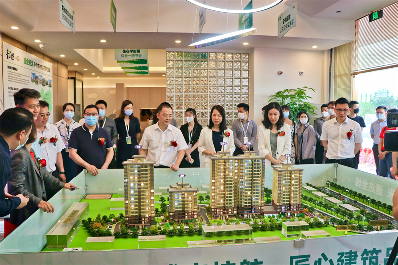 /QJ_277194145416.jpg 參觀(guān)項(xiàng)目沙盤(pán).jpg