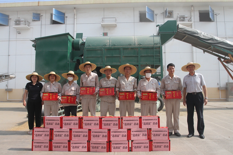 /QJ_812540498066.jpg 五象糧庫慰問合影(攝影:盧志林).jpg