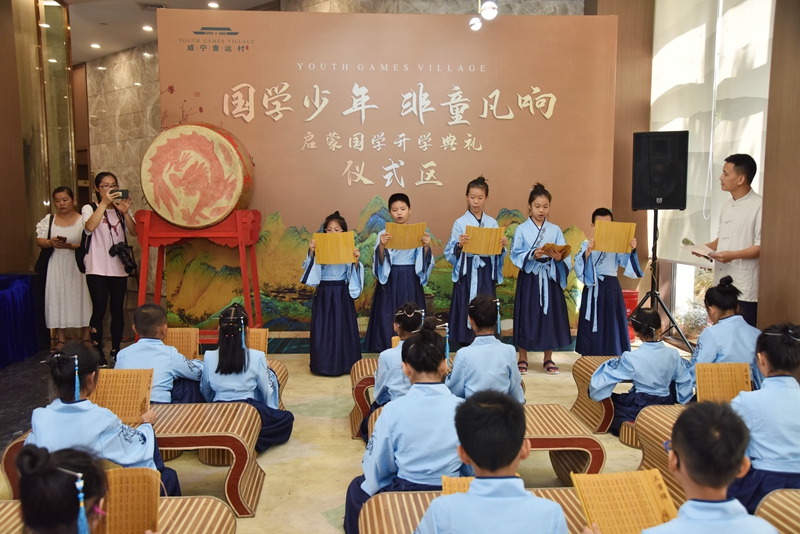 /QJ_604992405941.jpg 現(xiàn)場(chǎng)國(guó)學(xué)禮堂活動(dòng).jpg