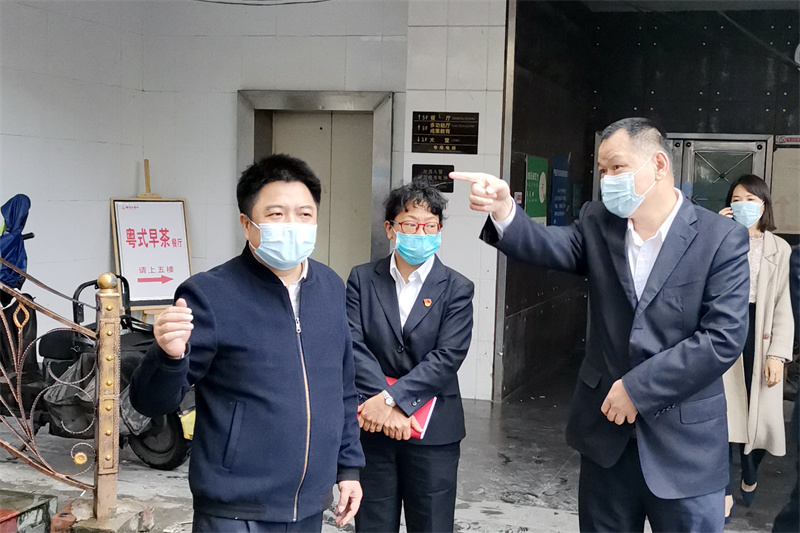 到銀河大酒檢查安全生產落實情況.jpg