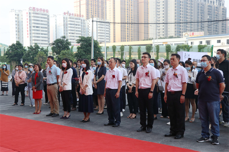 /QJ_277192309473.jpg 參加儀式的威寧房地產(chǎn)公司領(lǐng)導(dǎo).jpg