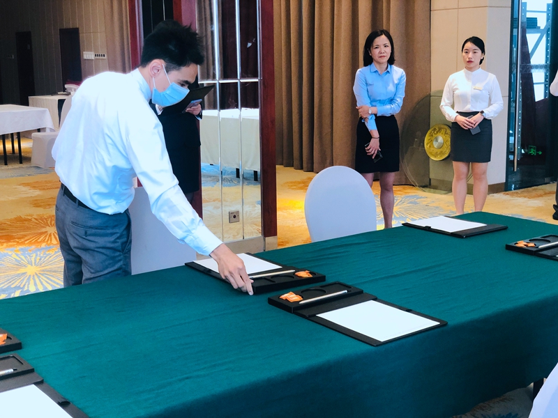 /QJ_175610078372.jpg 宴會會議擺臺1.jpg