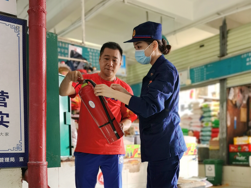 /QJ_028707164365.png 消防器材檢查(拍攝:黃倩倩).png