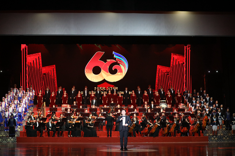 /QJ_762997149784.jpg 廣西壯族自治區(qū)成立60周年《壯志飛揚(yáng)》文藝晚會(huì).JPG